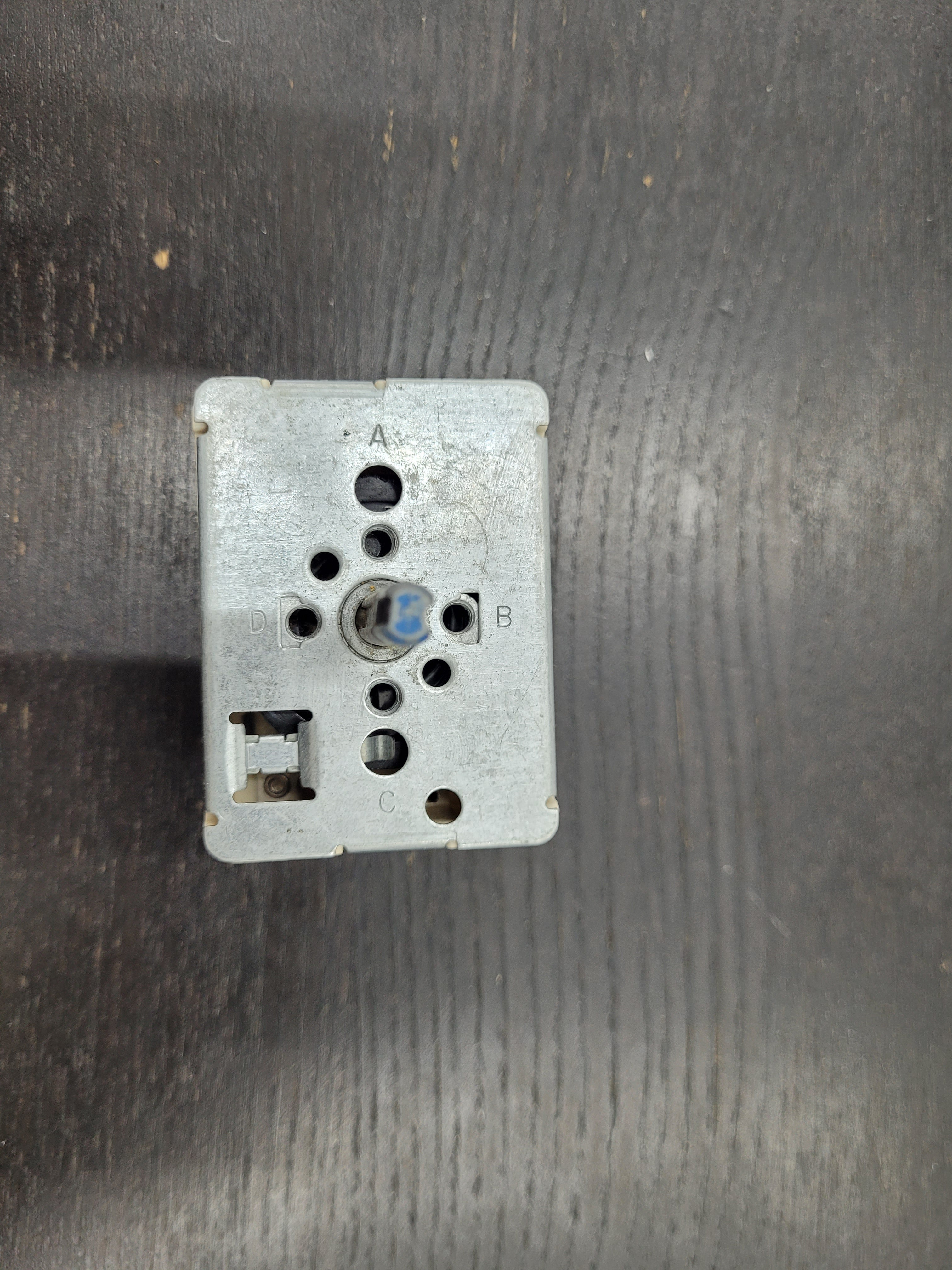 GE Range Surface Element Control Switch WB24T10012 164D1816P05 GE Range Surface Element Control Switch WB24T10012 164D1816P05